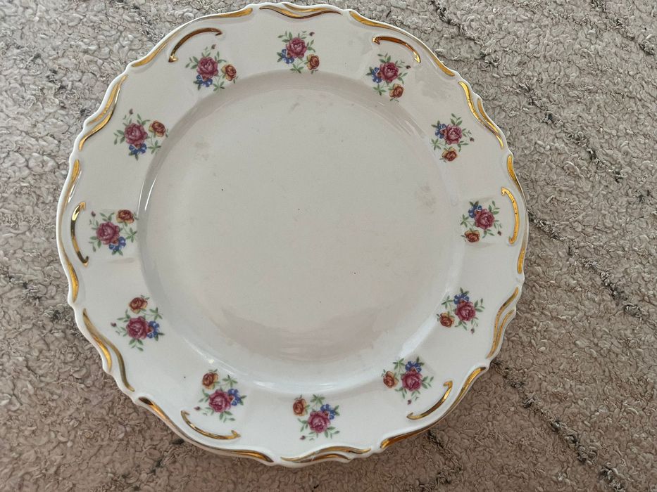 Set masă porțelan 53 piese (1982), stare excelentă, folosit ocazional.