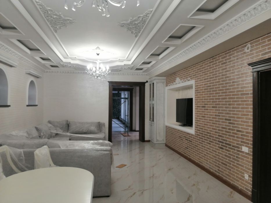 Евро ремонт, Ламинат, обои, мокрый шёлк.