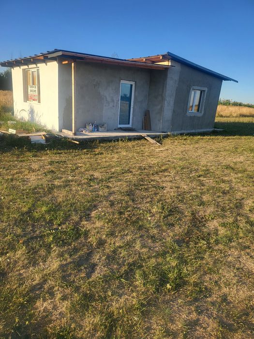 Teren intravilan în Bradu 6000m cu 33 m deschidere la 6km de Pitești