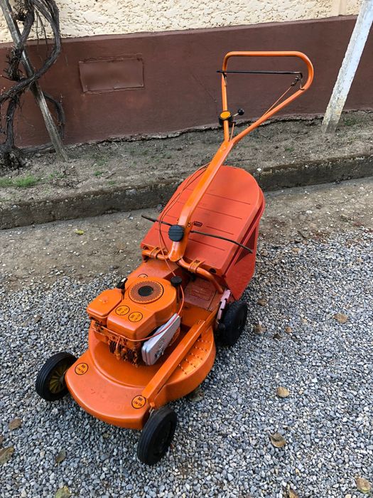 Mașină de tuns iarba Briggs Stratton