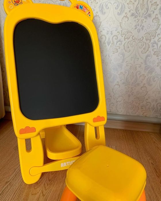 Игрушка "Доска для рисования со стульчиков"