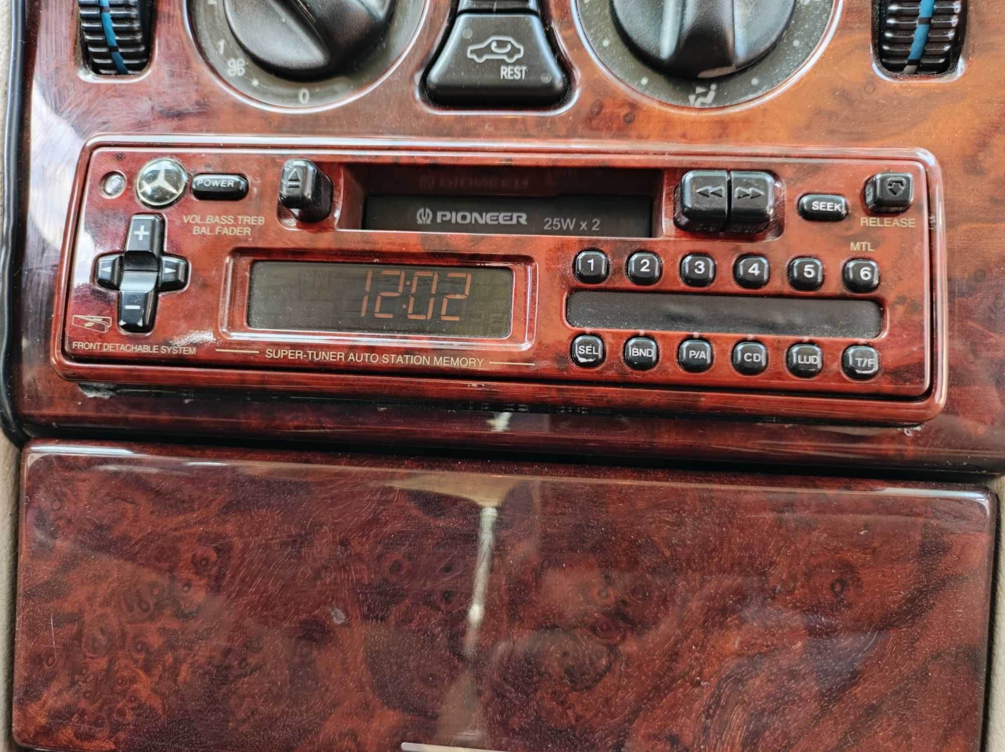Продавам радио касетофонза кола  Pioneer