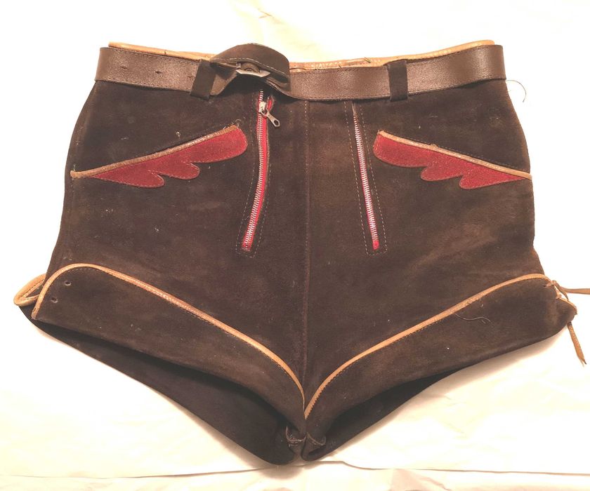 Vand pantalon scurt din piele naturala pentru un baiat - model sasesc