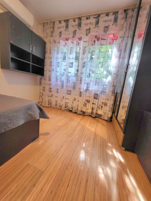 Direct proprietar Închiriez apartament 4 camere centrala proprie