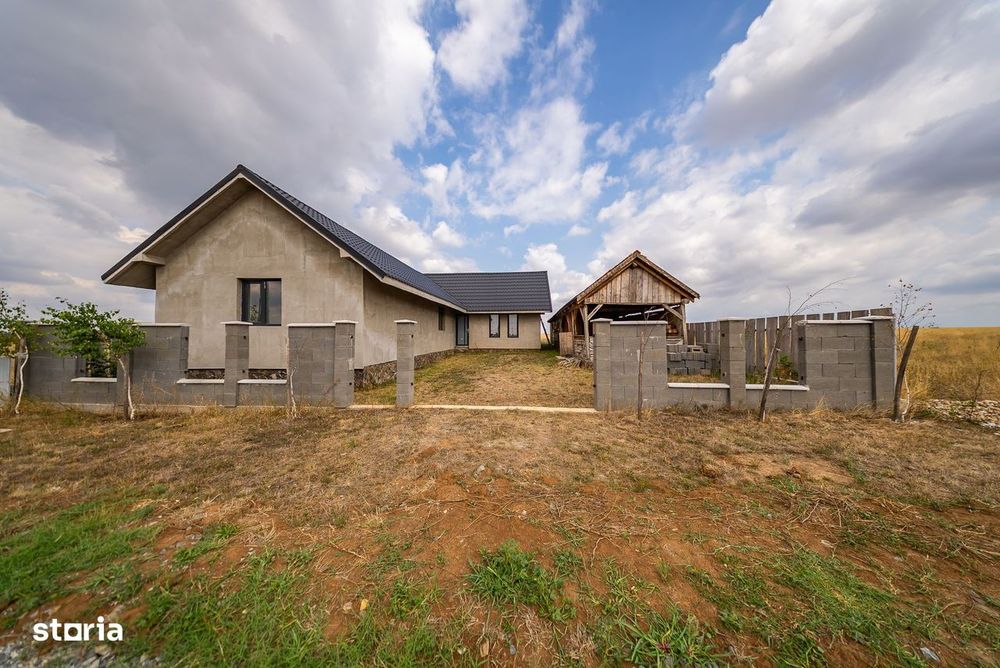 Casă de vânzare cu 3 camere in Alunis