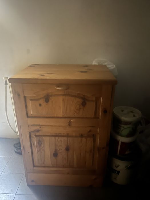 Дървени гардероби и ракли