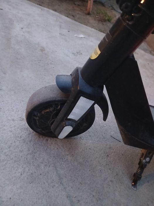 Trotinetă electrică  Lexgo ,în stare funcțională,20 km/h,are 3 viteze.