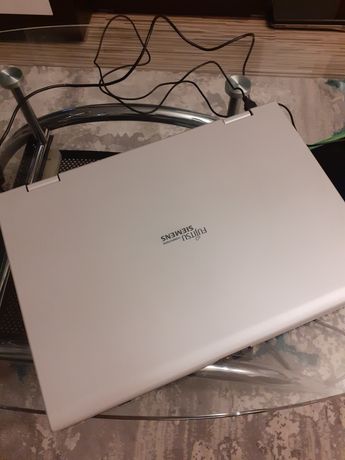 Vând laptop Fujitsu Siemens