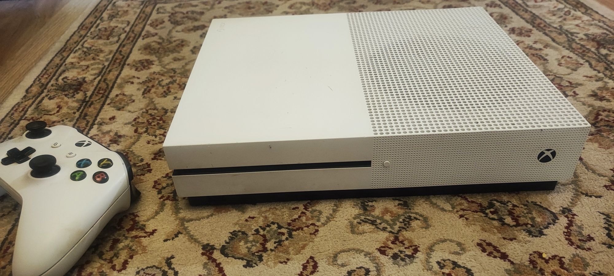 Xbox one S 500gb за части или ремонт