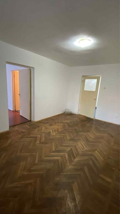 Vând apartament 2 camere in Turnu Magurele