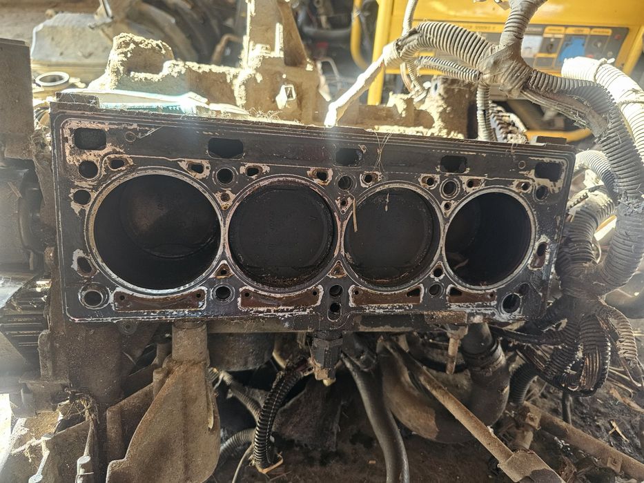 Bloc motor ambielat  Dacia Logan Mcv 1.6 16 valve benzina