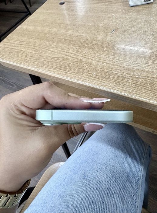 ~ Vand IPhone 15 { Green } Full Box