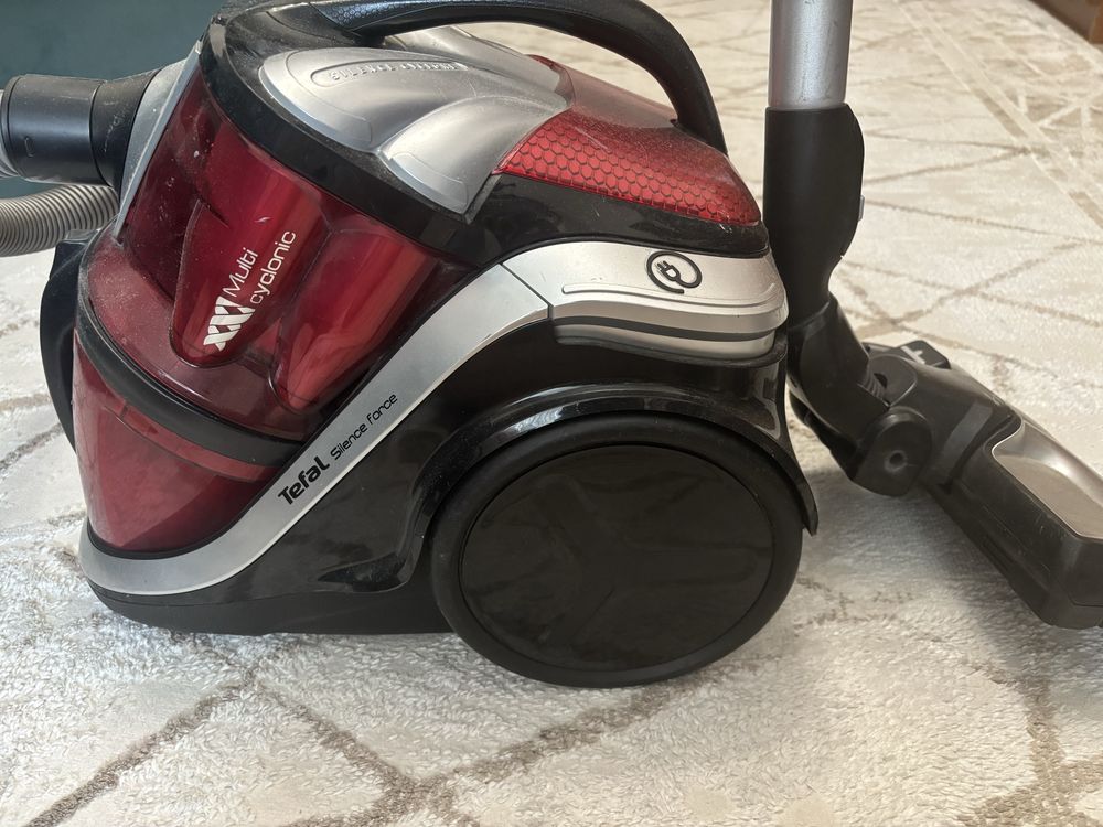 Продам пылесос Tefal Silence force