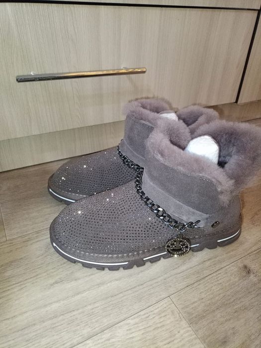 Продам угги 36р новые