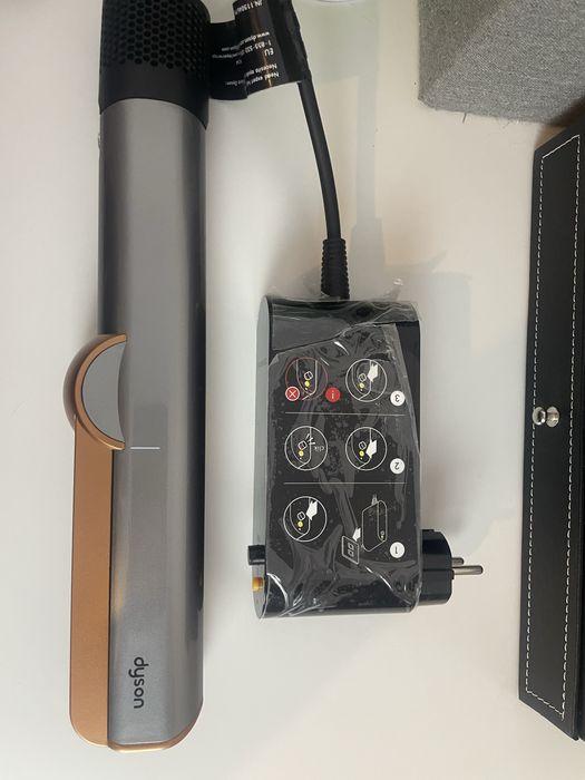 Aparat indreptat parul Dyson Airstrait