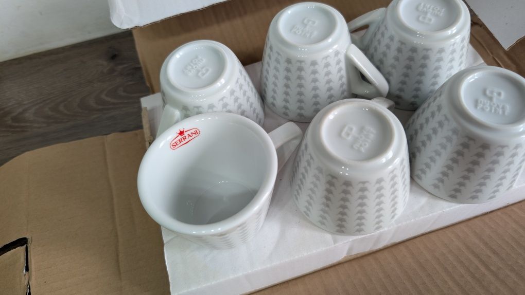 Set cesti cu farfurie pentru cafea