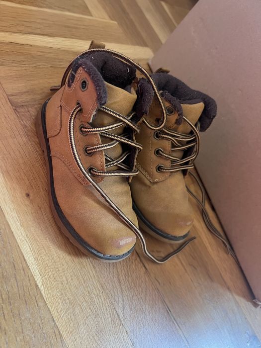 Детски еденни обувки лидл 25номер