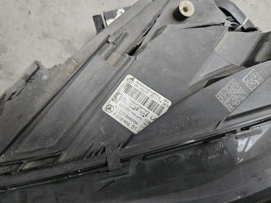 Vând faruri stânga dreapta Mercedes cls