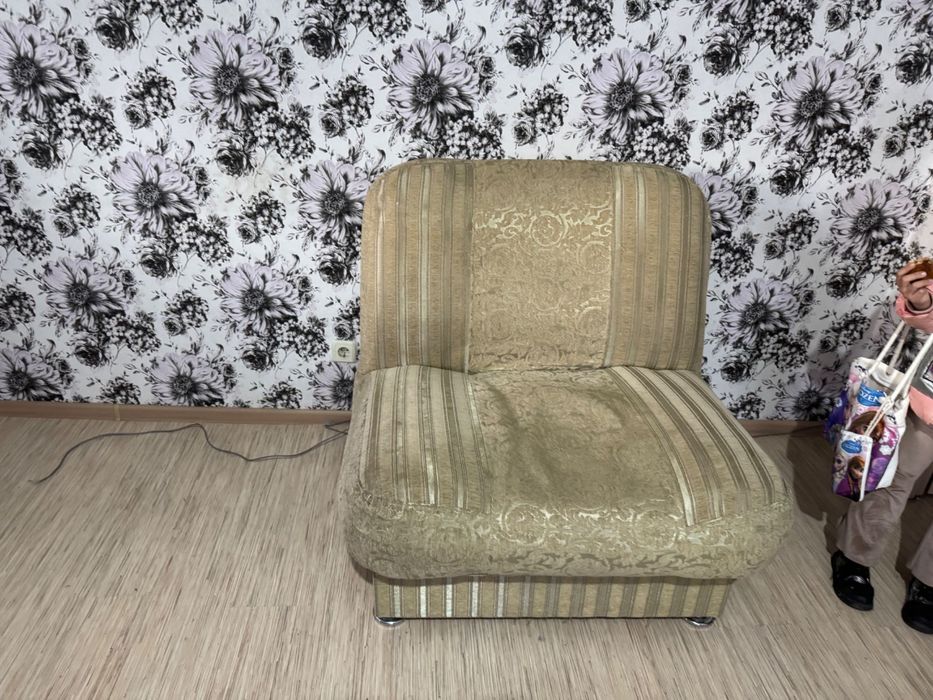 Диван и кресло бесплатно