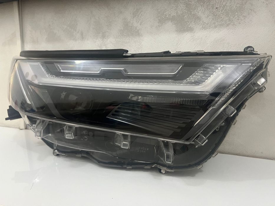 Far dreapta toyota rav4 facelift full led 2023