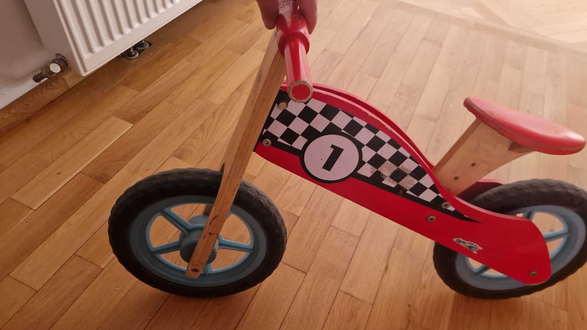 Bicicleta de lemn fara pedale