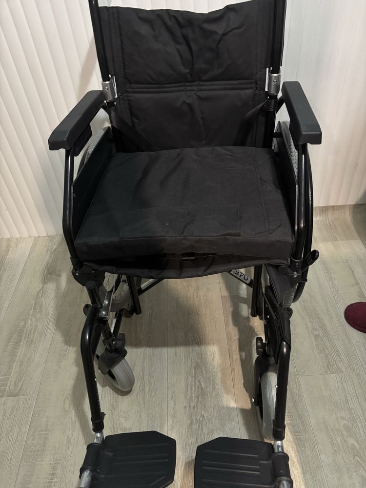 Продам инвалидную коляску