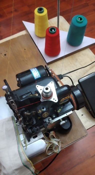 Продаётся оверлок в отличном состоянии.