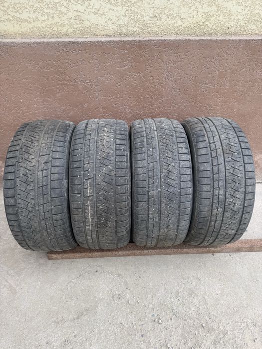 Продам  комплект зимних шин почти новые 255/45R18