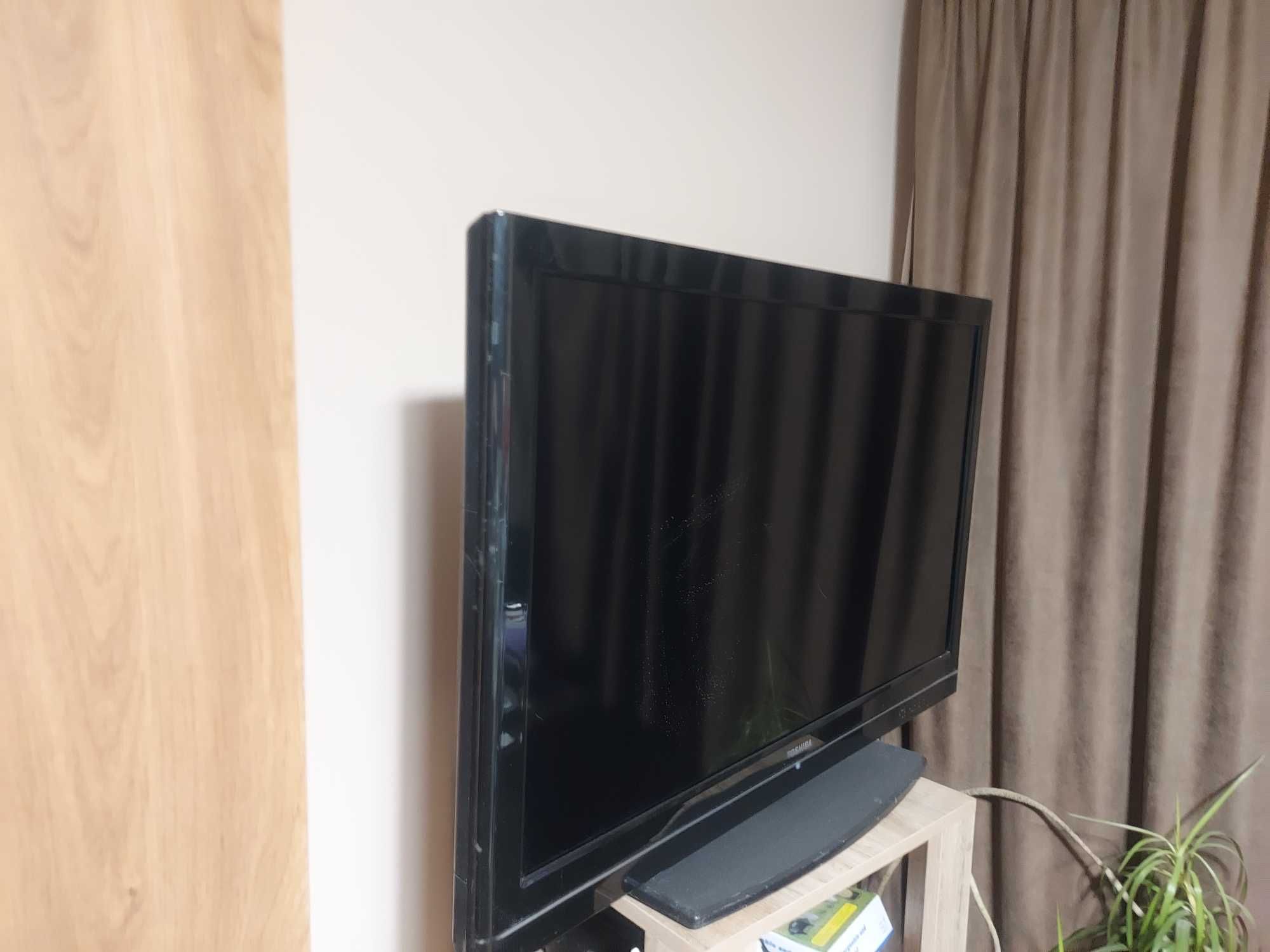 Toshiba LCD телевизор 40 инча (102cm диагонал)