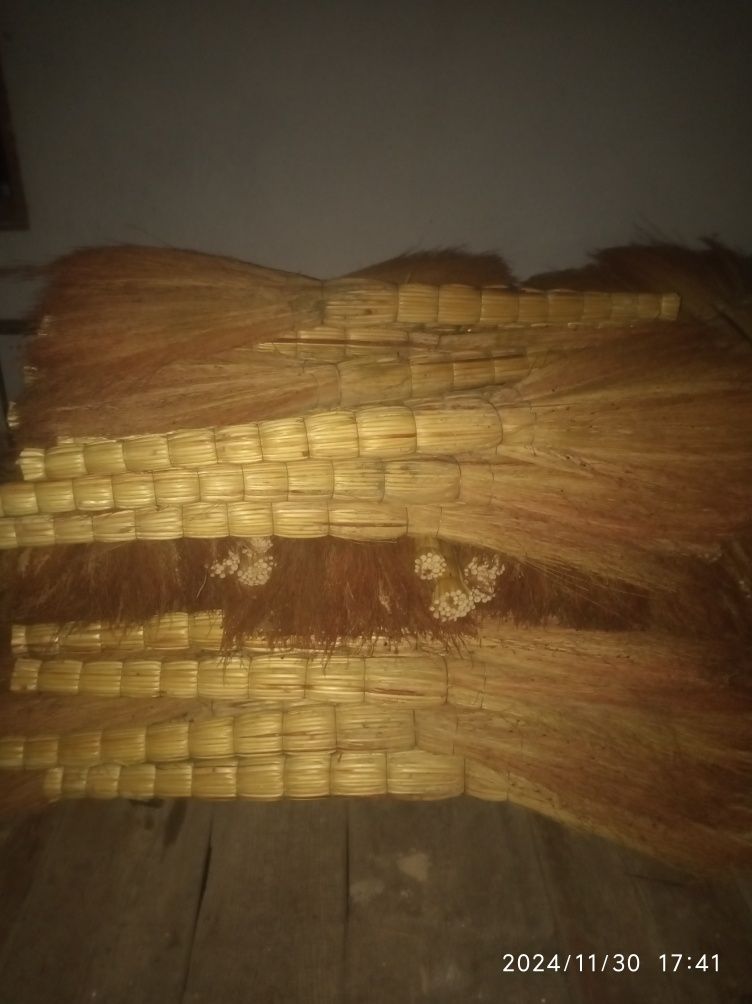 Uy supurgi sotiladi