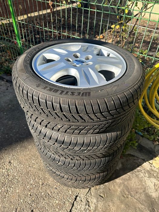 Jenti aliaj Ford cu cauciucuri de iarnă 205/55/16