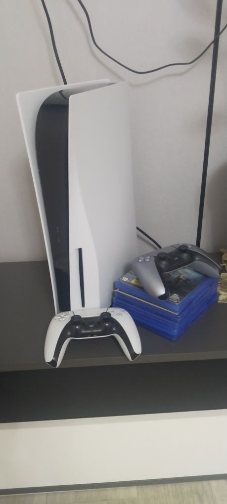 Продаётся PlayStation 5 Slim. Она станет улучшенной во многих 
Дополни