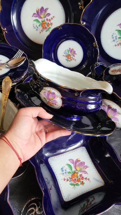 Ръчно рисуван антикварен сервиз за хранене