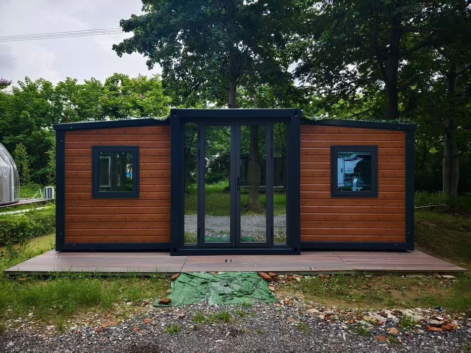 Casa, garaje auto, containere pe structura metalica si panou sandwich