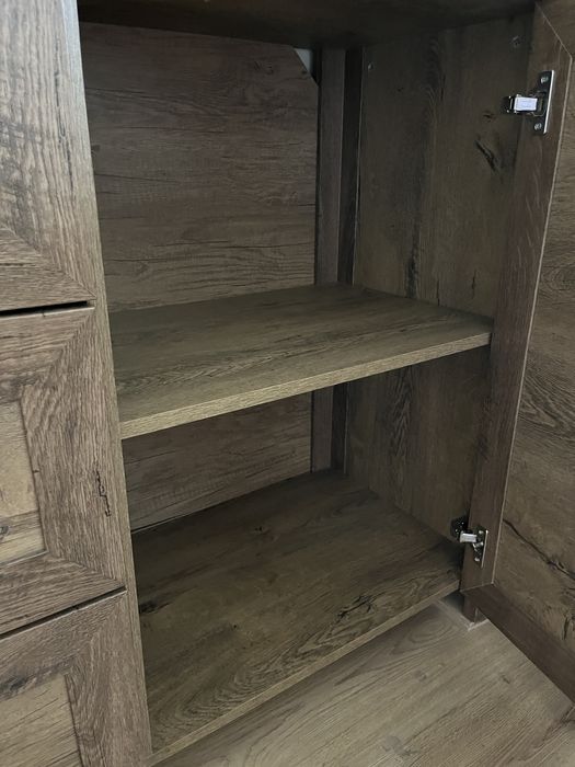 Шкафове и плот комплект в перфектно състояние без забележки