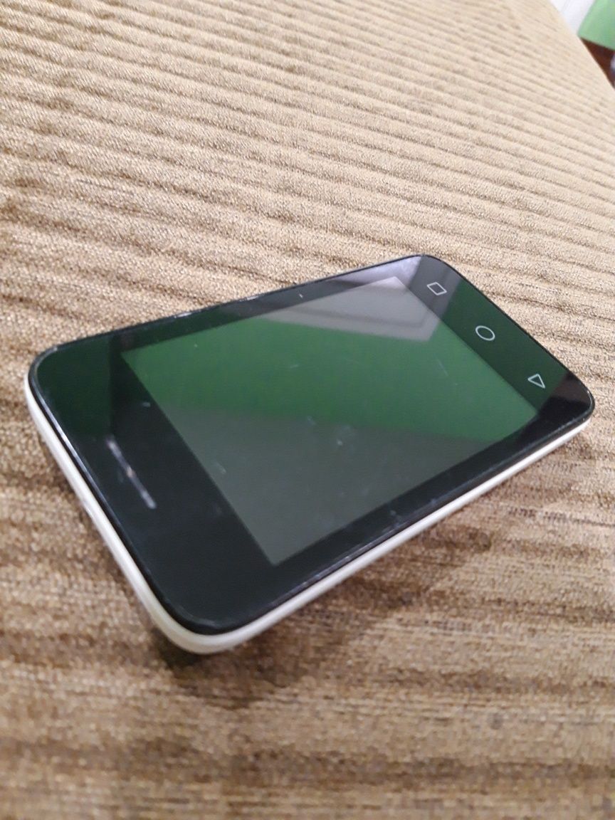 Телефон - Alcatel Pixi 3