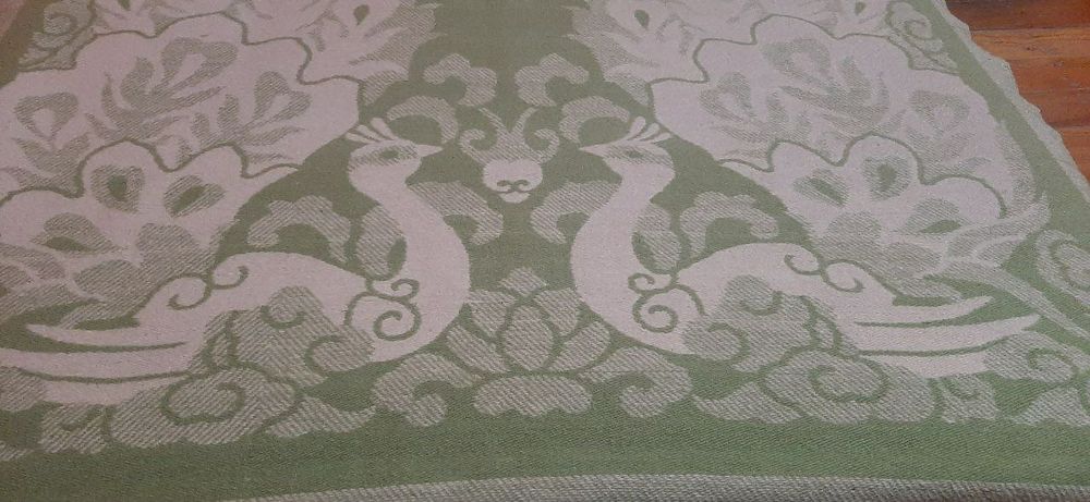 Одеяло верблюжая шерсть в нармальном состоянии.две шт продаю срочна.