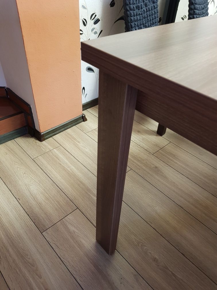 Vând masă lemn ideală pentru living sau sala de birouri
