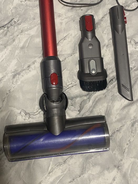 Вертикална прахосмукачка dyson v8 total clean