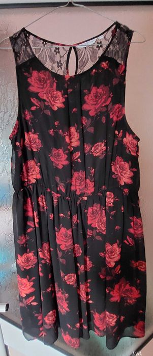 Rochie vaporoasa, eleganta, matase si dantela