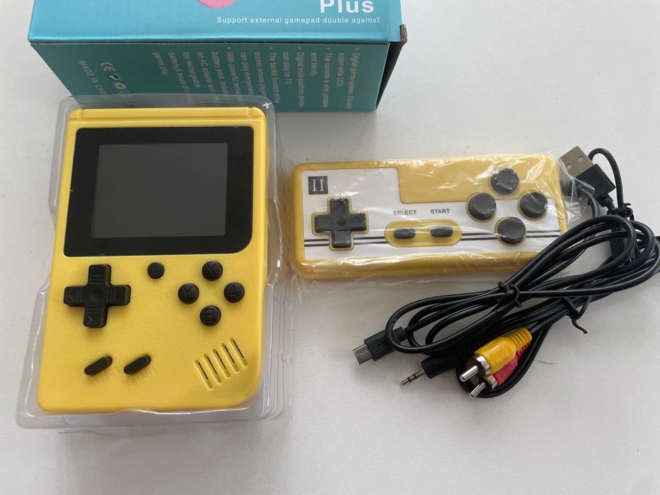 Преносима игрова конзола с 500 Вградени игри