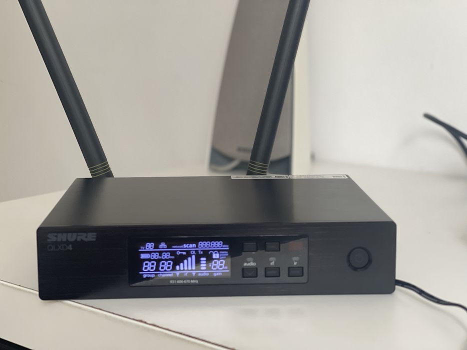 Vând sistem wireless Shure QLXD24 cu două microfoane KSM9 si SM58