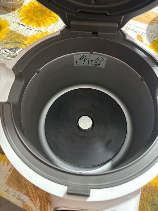 Мултикукър тефал ,ползван брени пъти ,много запазен,без забележки