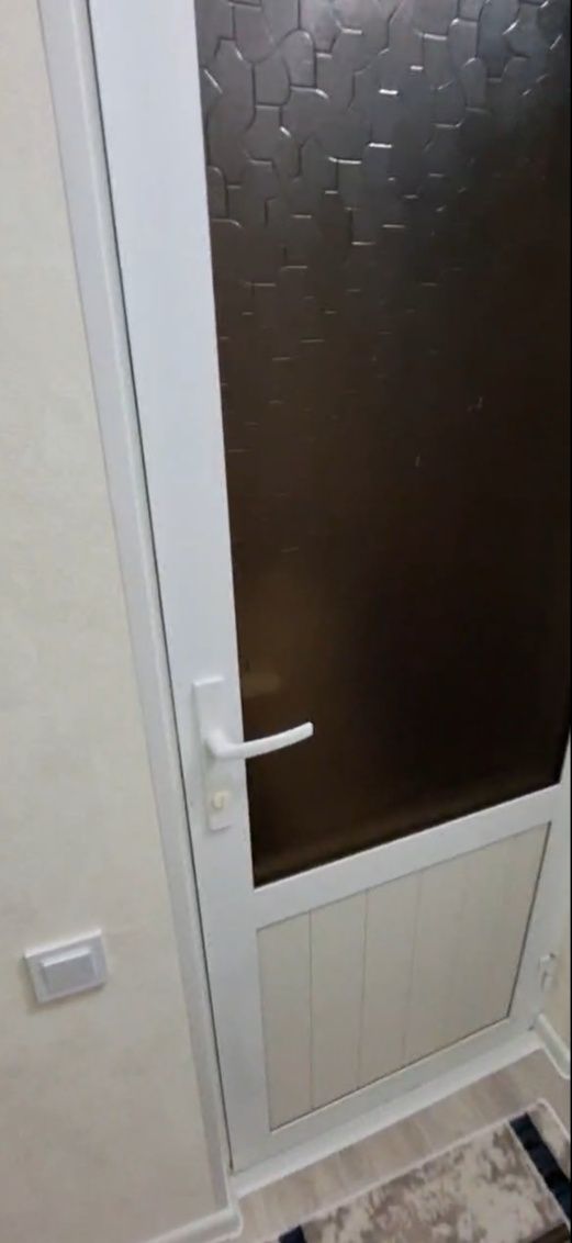 Арендага 1 хона 1 этаж Азиз бозорга якин жойлашган.Агентство
