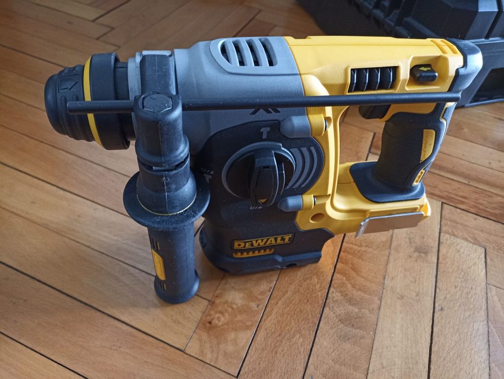 Corp ciocan rotopercutor, DeWALT DCH273, 18V, brushless, nou, Cehia.