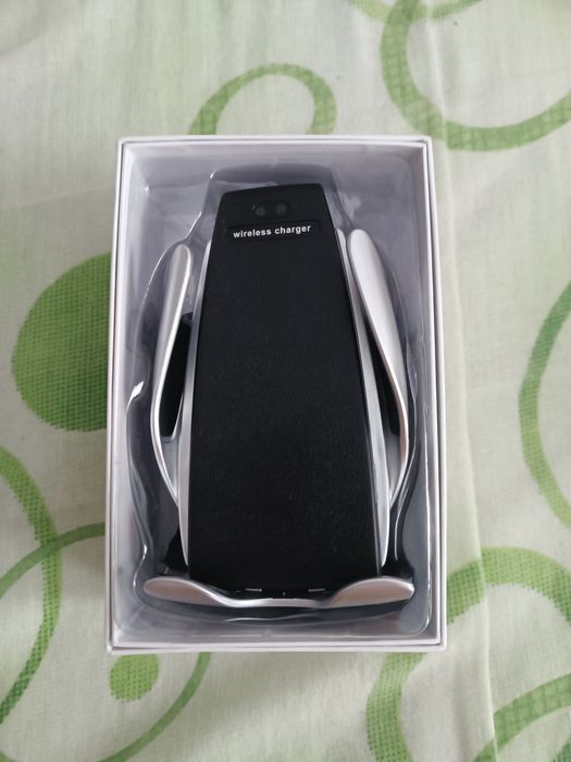 Vând suport pentru telefon cu încărcare wireless