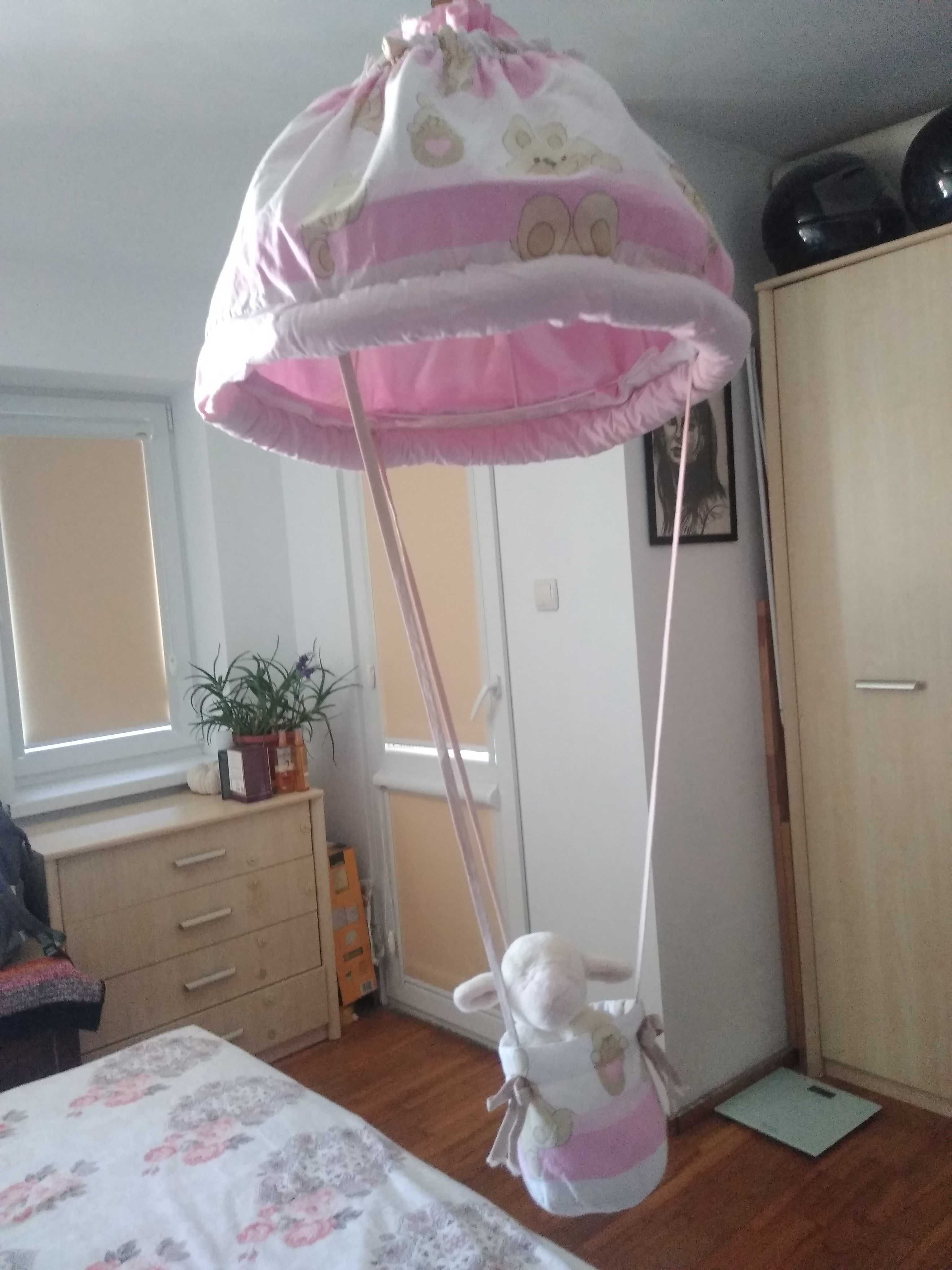 Комплект за детска стая- полилей балон и завеси- розов десен със зайче