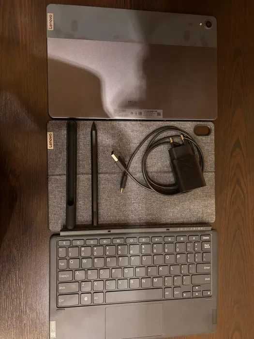 Tableta - Laptop Lenovo P11 cu sim 4G+, tastatura, precision pen, husa
