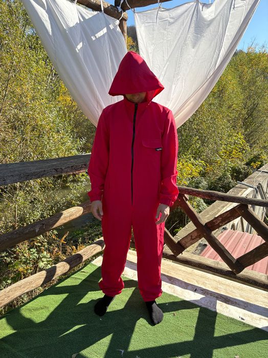 Продавам костюм на Батман ,Супермен и Squid game