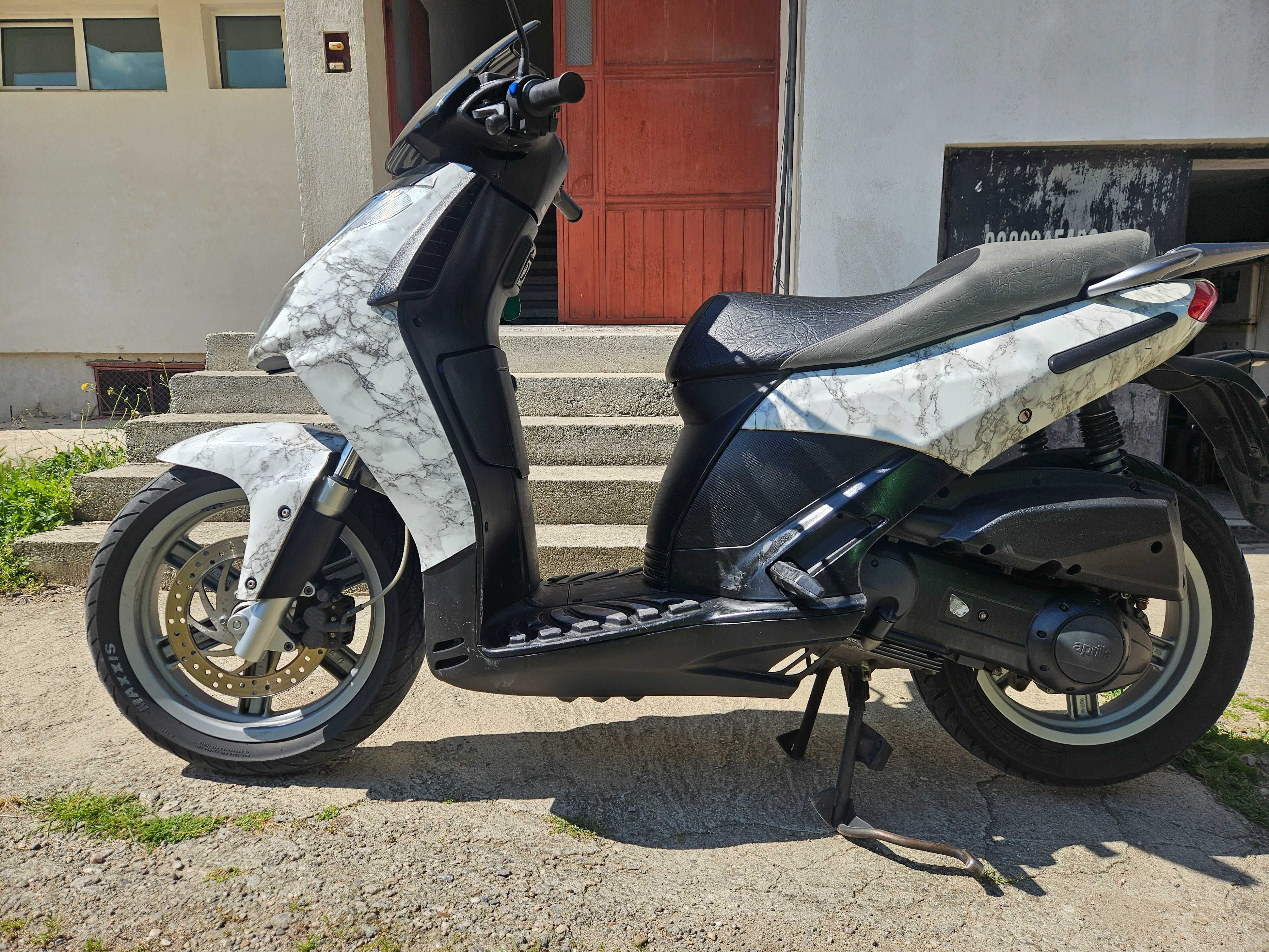 Aprilia 200 спорт сити